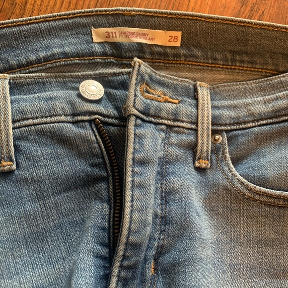 Levi’s - Picture 2 of 2